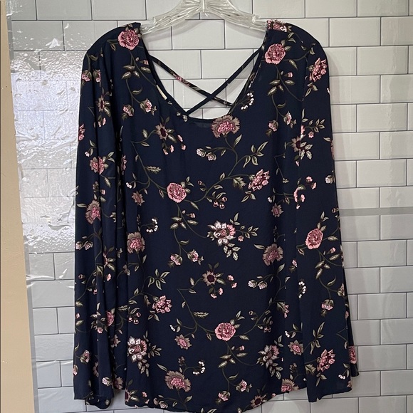 Faded Glory Tops - Faded Glory Navy‎ Floral Bell Sleeve Crisscross Back Top size 2X